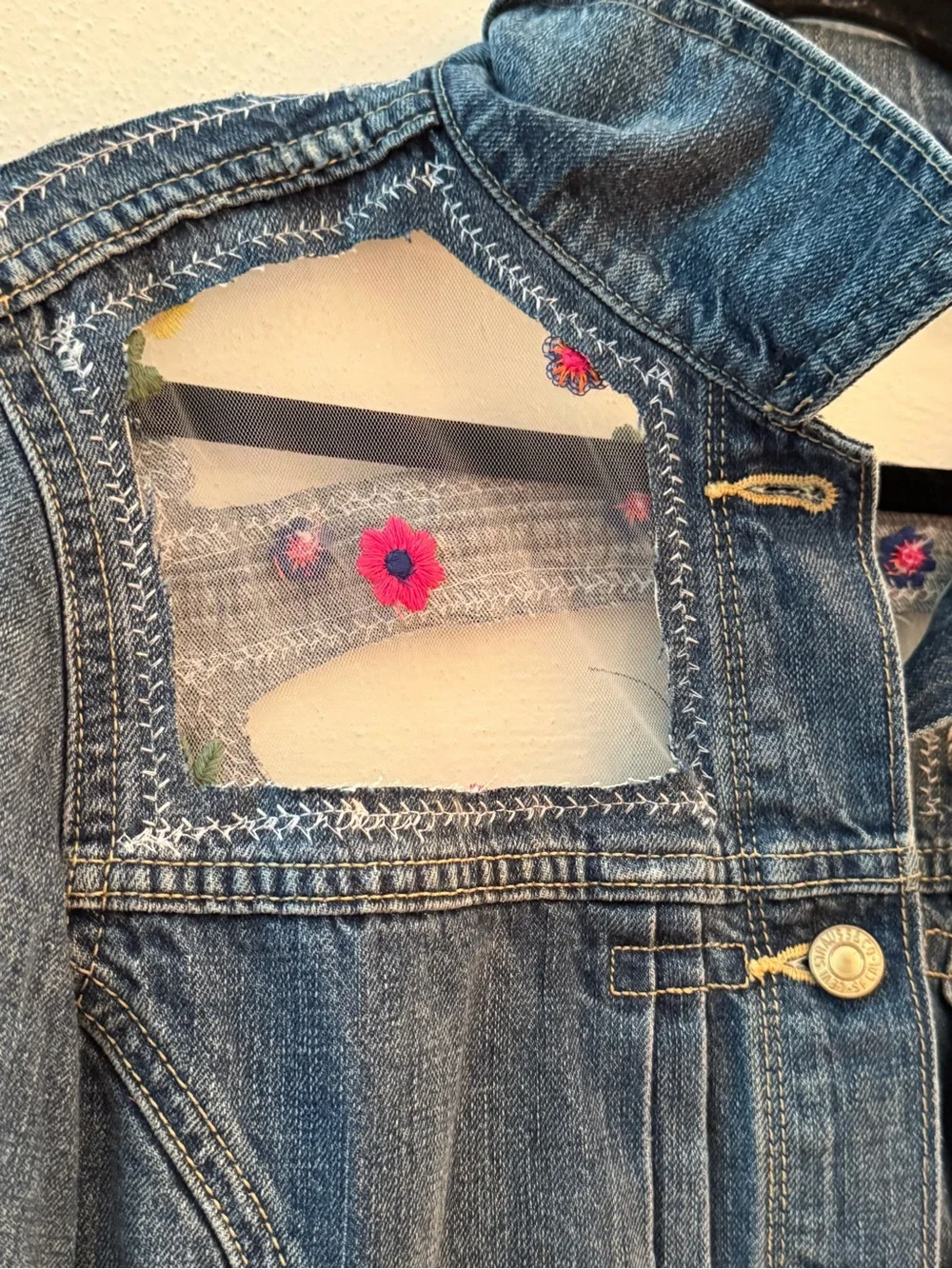 LEVI JEAN JACKET UPCYCLED with Floral Lace. HANDMADE Granny D Original OOAK MED - Picture 9 of 11